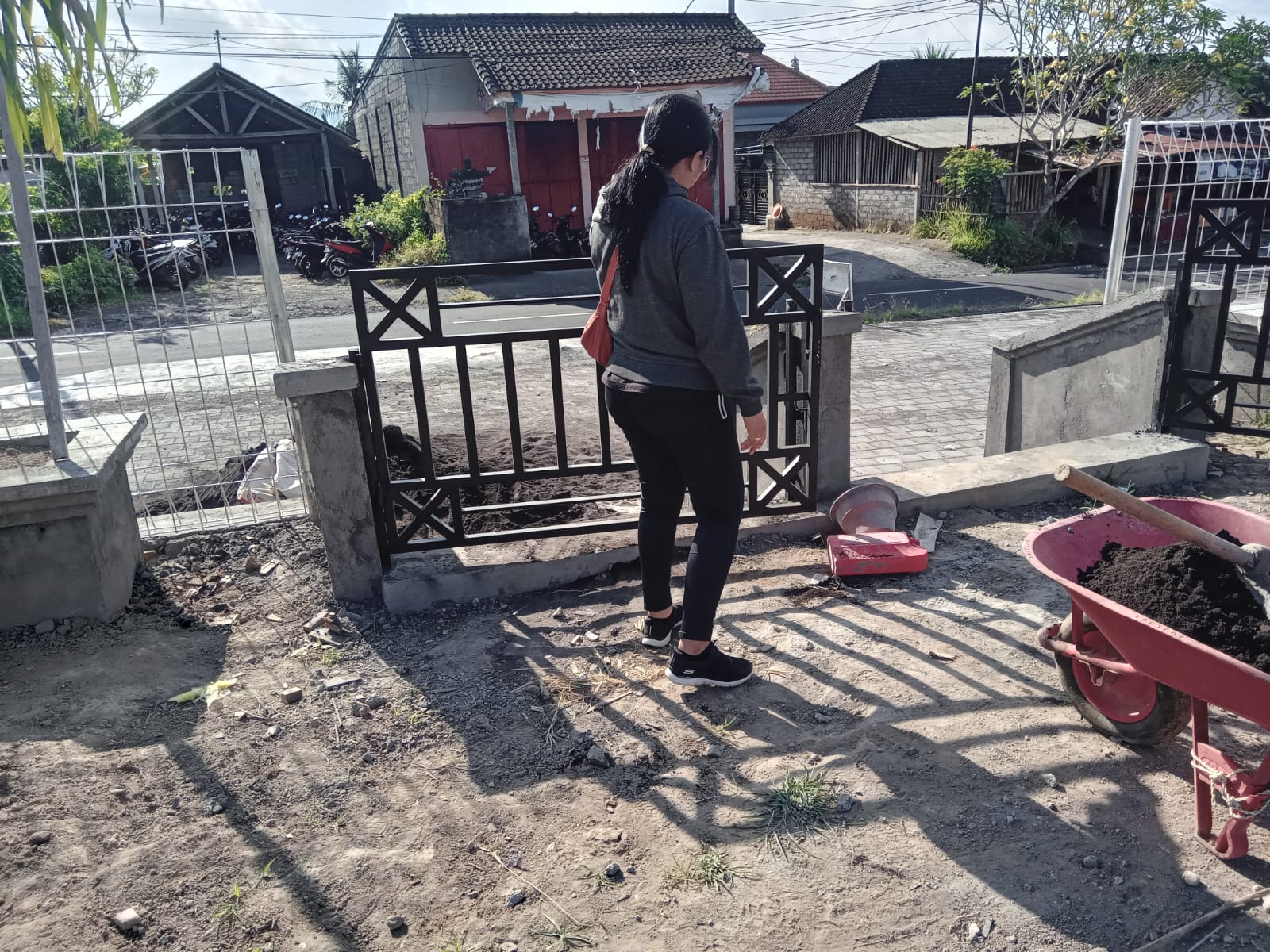 MONITORING REVITALISASI LAPANGAN UMUM PAU