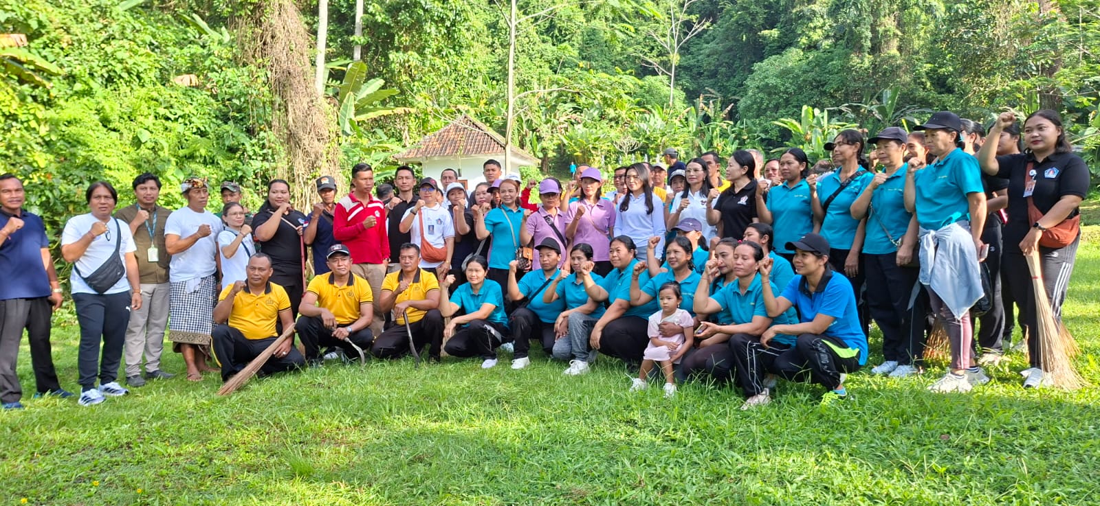 Gerakan Indonesia ASRI (Aman, Sehat, Resik, Indah) dilaksanakan di areal Petapan Park hingga  Pura Pesiraman Desa Aan