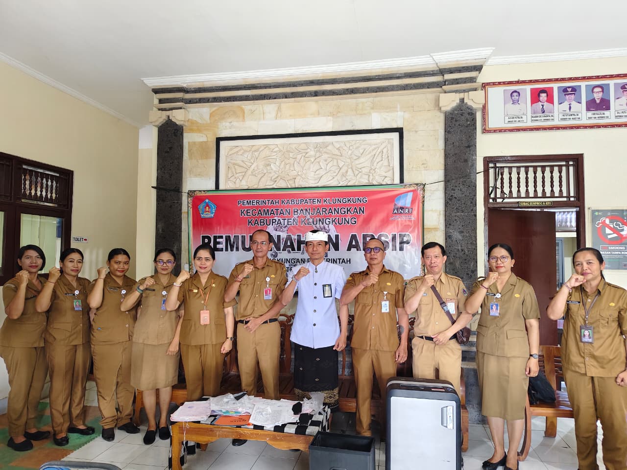 Wujudkan Tertib Administrasi Camat Banjarangkan Lakukan Pemusnahan Arsip berdasarkan Jadwal Retensi Arsip (JRA).