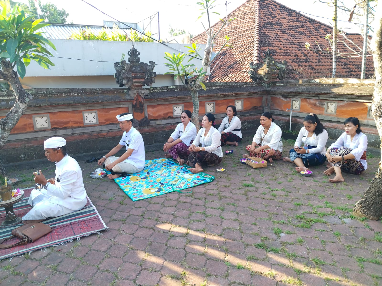 RABU,27 AGUSTUS 2026 MELAKSANAKAN PERSEMBAHYANGAN BERSAMA